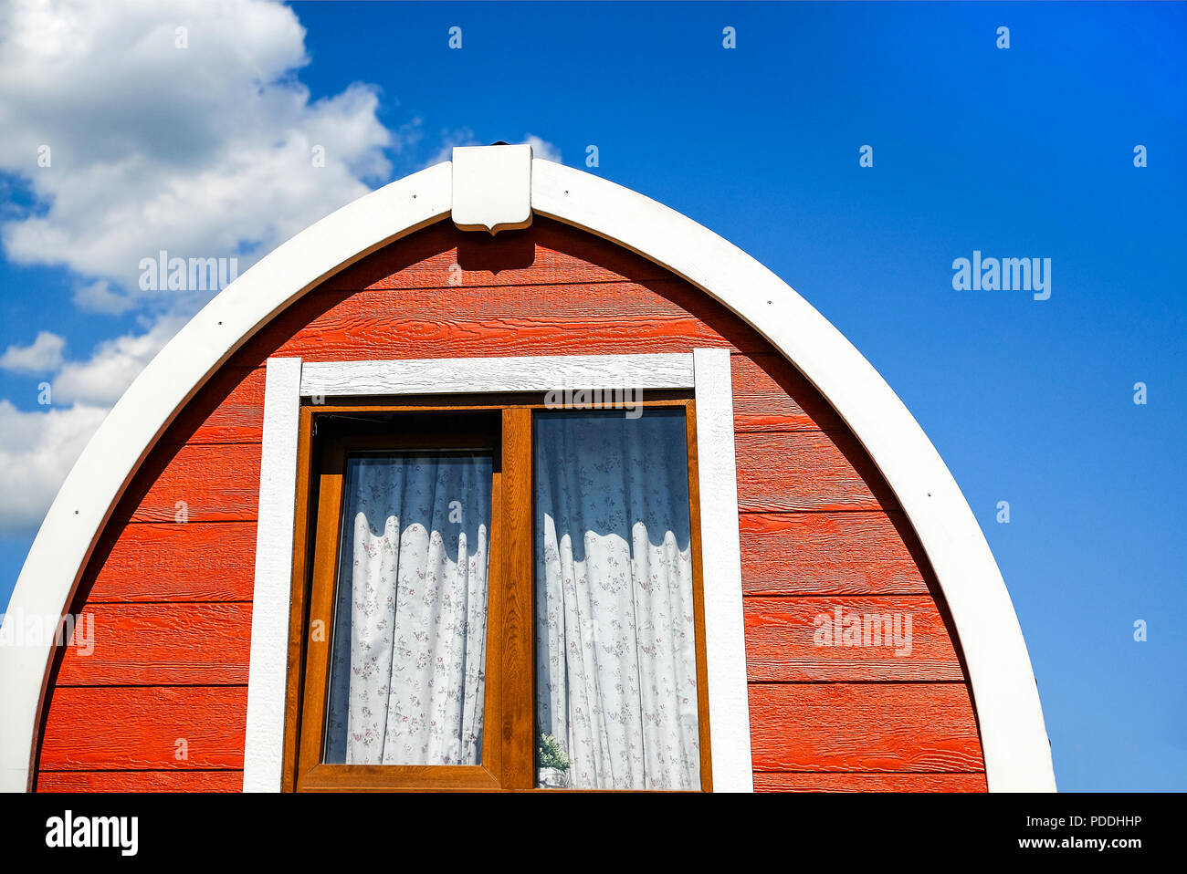 Typisch norwegische Häuser. In der Form eines Fasses gemacht Stockfoto
