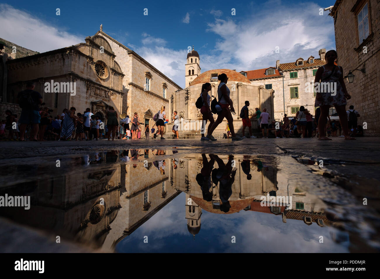 Die großen Onofrio-brunnen und die Kirche St. Saviour in Dubrovnik, Kroatien, Europa Stockfoto