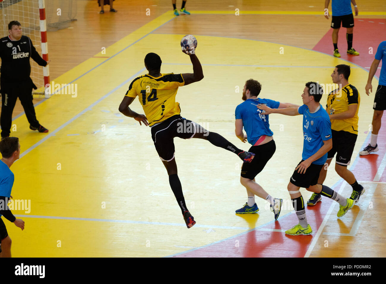 Hochschule Handball Spiel zwischen der Universität Bochum (Deutschland) und der Universität Aix-Marseille (Frankreich) während der 2018 europäischen Universitäten Spiele Stockfoto