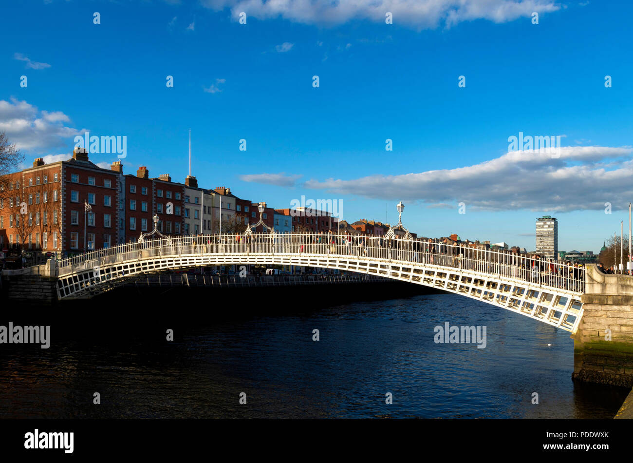 Ha'Penny Bridge über den Fluss Liffey Stockfoto