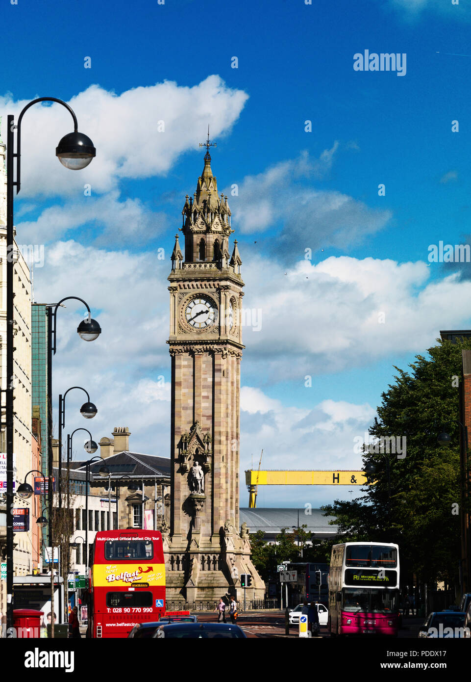 Albert Memorial Clock, Clock Tower im Jahre 1869 erbaut, hat eine Neigung  aufgrund der Erde die Stadt auf der aufgebaut ist Stockfotografie - Alamy