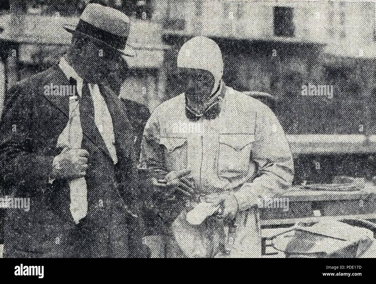 99 Charles Faroux, Directeur de Kurs du Grand Prix de Monaco 1932, Dialog avec Achille Varzi avant Le Départ Stockfoto