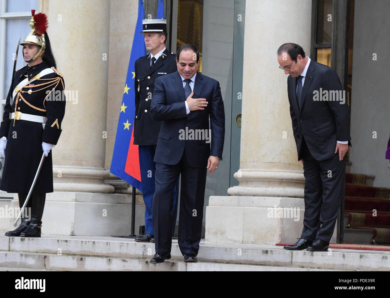 November 26, 2014 - Paris, Frankreich: Ägyptischen Präsidenten Abdel Fattah al-Sisi trifft sich mit französischen Präsidenten François Hollande im Elysee-palast. Die ägyptische Strongman ist bei seinem ersten Besuch in Europa seit seiner Juli Staatsstreich 2013 und der brutalen Unterdrückung, die mehr als tausend Demonstranten tot in Kairo. Le President egyptien Abdel Fattah al-Sissi en Visite officielle ein Paris. *** Frankreich/KEINE VERKÄUFE IN DEN FRANZÖSISCHEN MEDIEN *** Stockfoto