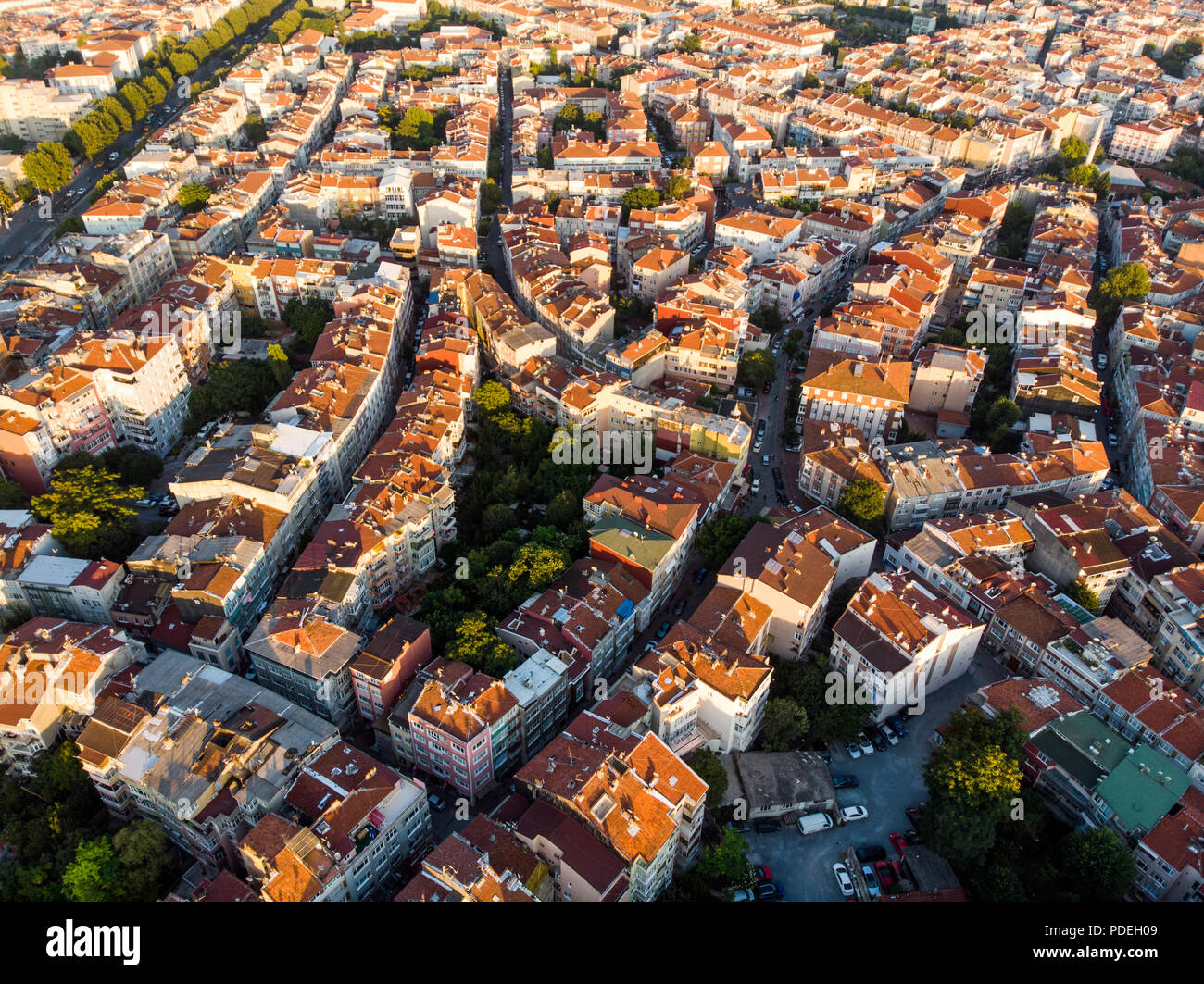 Antenne Drone Ansicht der ungeplanten Verstädterung Istanbul Capa Sehremini Aksaray/Türkei. Stadtbild. Stockfoto