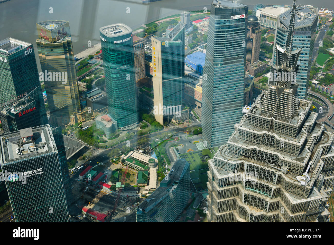 Der Ausblick auf die Stadt, hohe Lebensdauer, Districs, den Fluss Huangpu, den Verkehr, World Trade Center Blick auf Pudong, Shanghai, China, VR China, Volksrepublik China Stockfoto