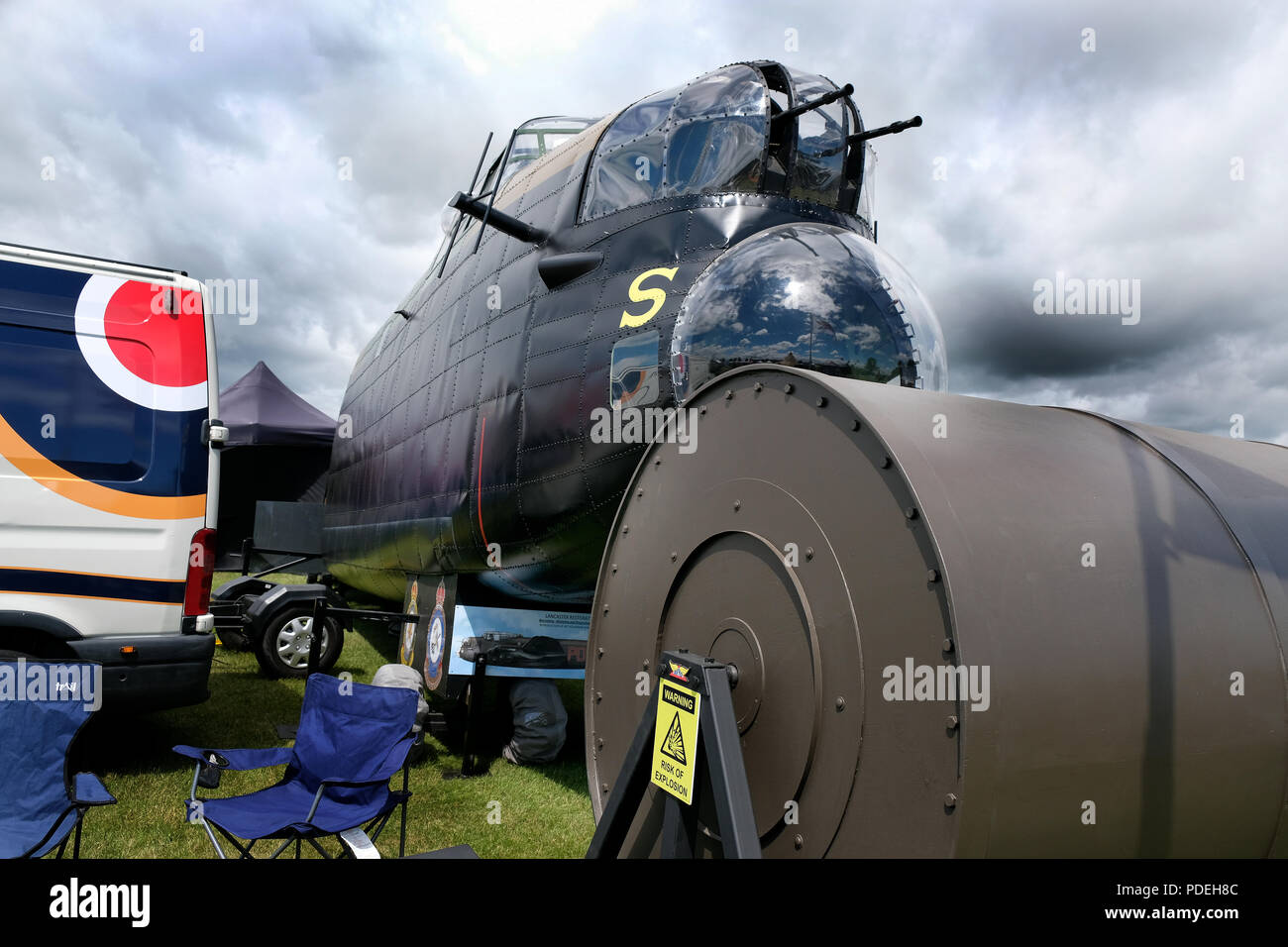 Unterhalt. Einen springenden Bombe ist eine Bombe entwickelt, um ein Ziel über Wasser in einen berechneten Weise zu bounce Hindernisse wie Torpedo Netze zu vermeiden. Stockfoto