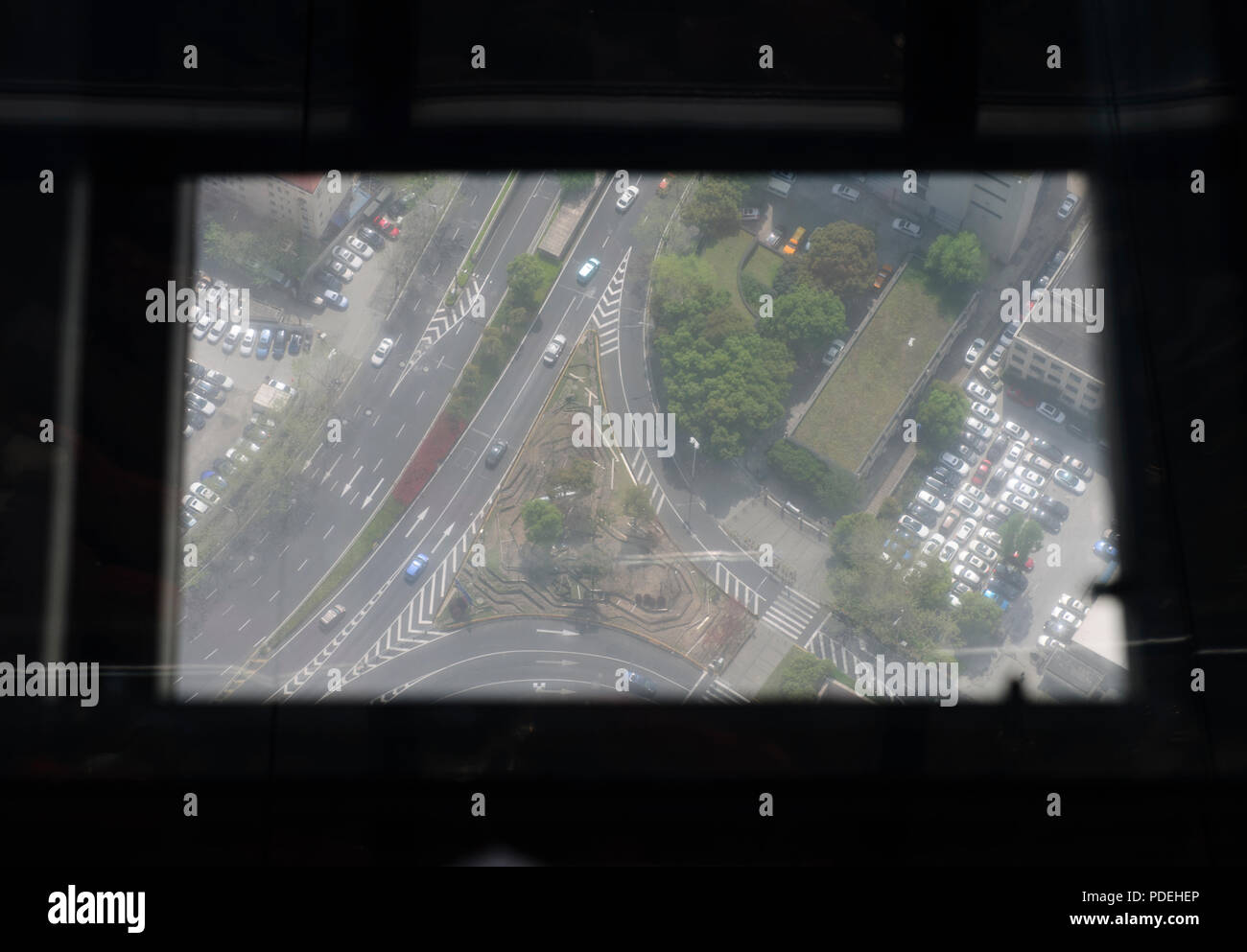 Der Ausblick auf die Stadt, hohe Lebensdauer, Districs, den Fluss Huangpu, den Verkehr, World Trade Center Blick auf Pudong, Shanghai, China, VR China, Volksrepublik China Stockfoto