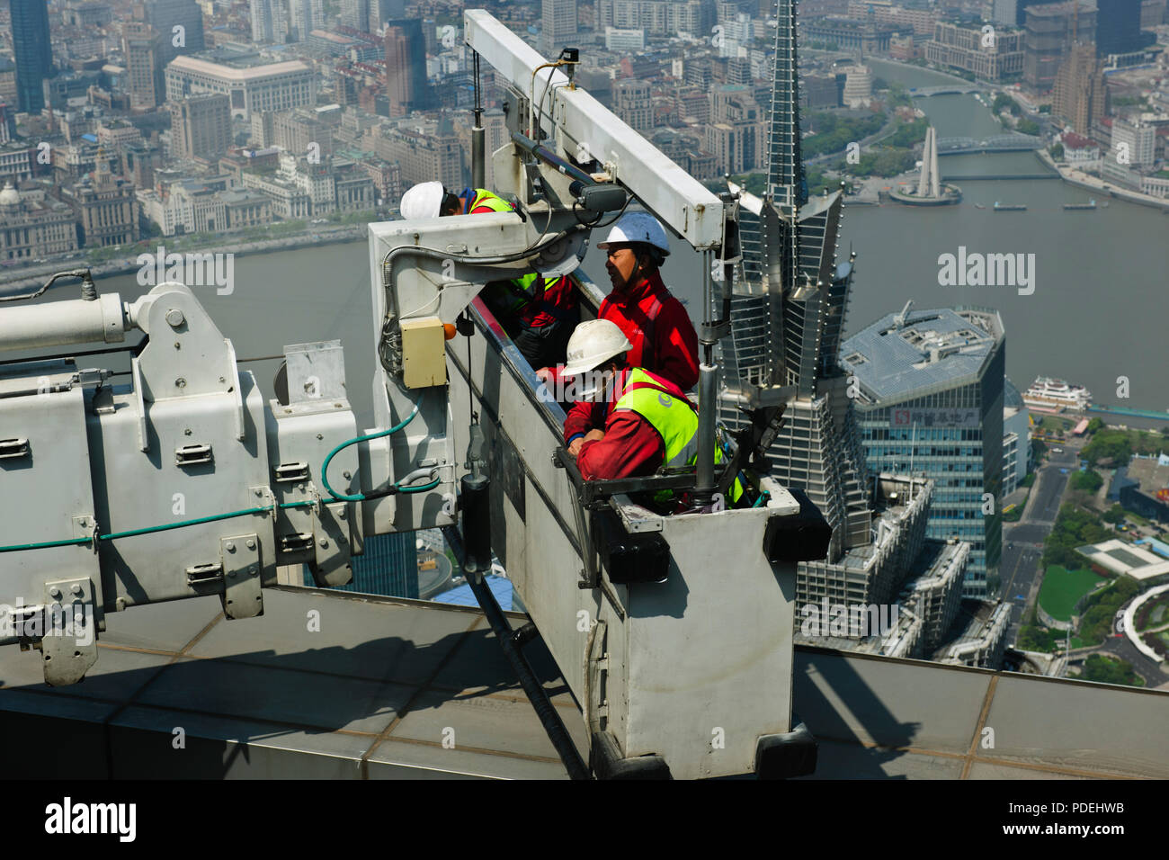 Der Ausblick auf die Stadt, hohe Lebensdauer, Districs, den Fluss Huangpu, den Verkehr, World Trade Center Blick auf Pudong, Shanghai, China, VR China, Volksrepublik China Stockfoto