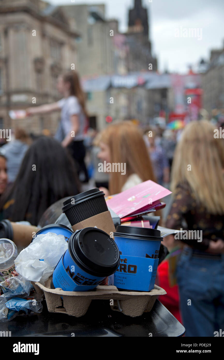 Müll türmt sich Edinburgh Fringe Festival, Schottland Großbritannien Stockfoto