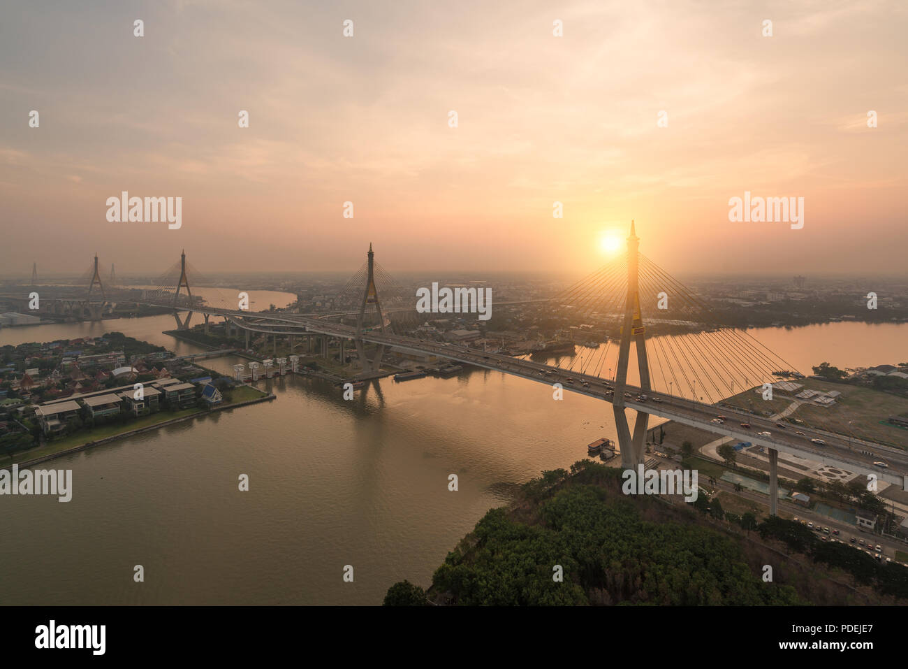 Bhumibol Brücke auch als Industrial Ring Road Bridge bekannt ist Teil des Industrial Ring Road anschließen südlichen Bangkok mit Samut Prakan Provin Stockfoto