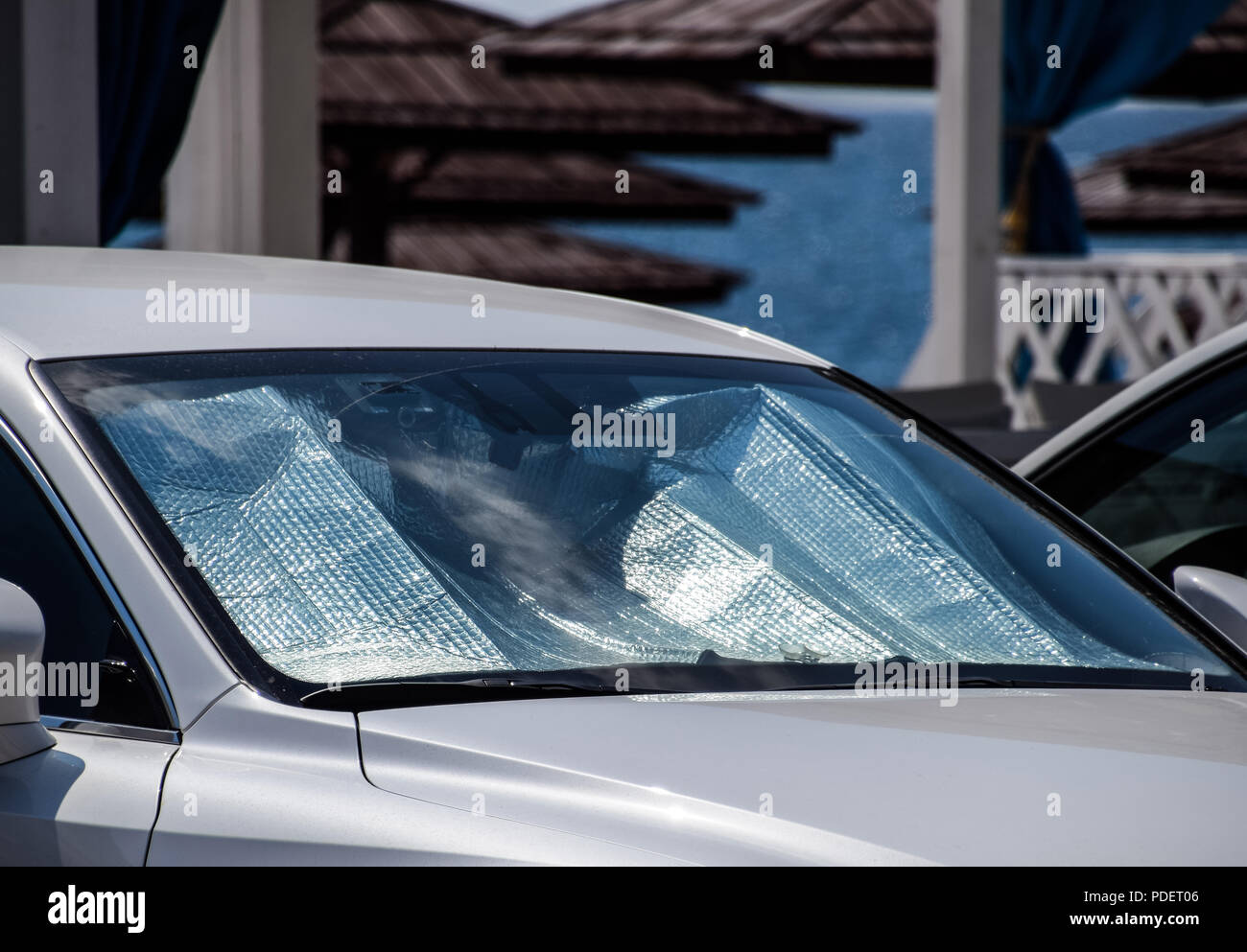 Sonne-Reflektor Windschutzscheibe. Schutz des Bereichs Auto vor direkter  Sonneneinstrahlung Stockfotografie - Alamy