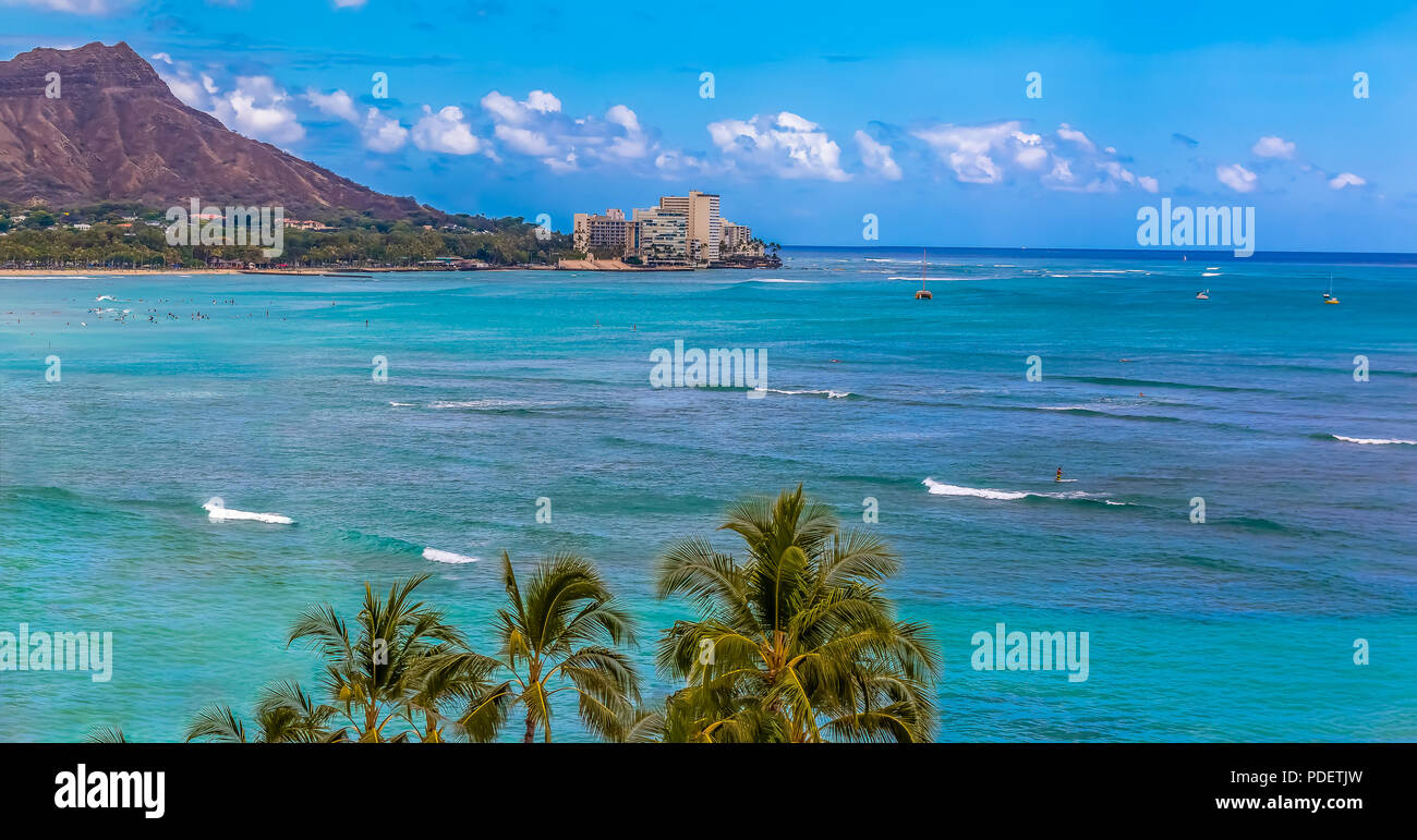 Blick auf Waikiki und Diamond Head in Honolulu, Hawaii, USA Stockfoto