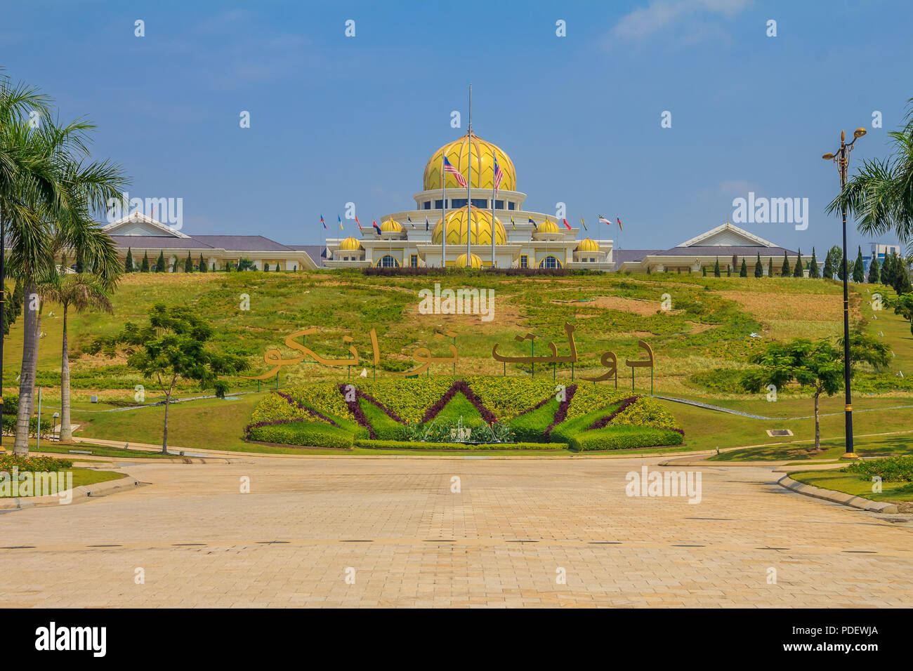 Kuala Lumpur, Malaysia - 16. August 2013: Blick auf die Neue Königspalast Istana Negara (National Palace) Stockfoto