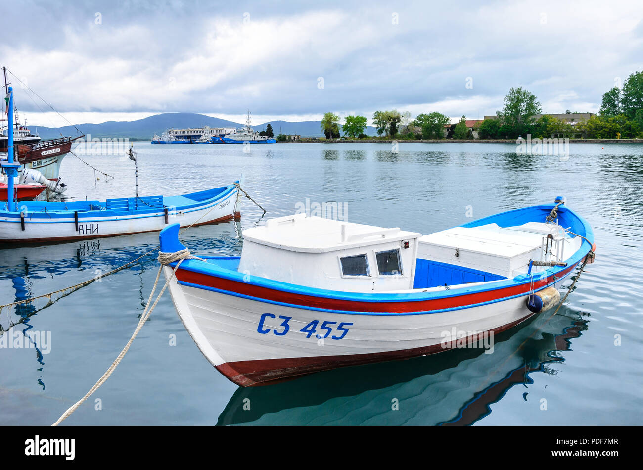 Boot auf dem Kai in Sozopol, Bulgarien. Stockfoto