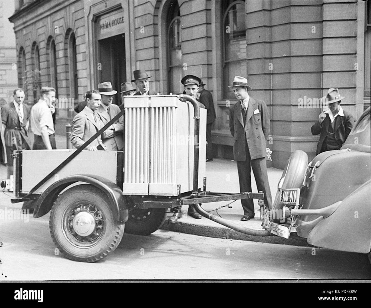 155 33896 SLNSW Gasproduzenten auf Ford Auto Stockfoto