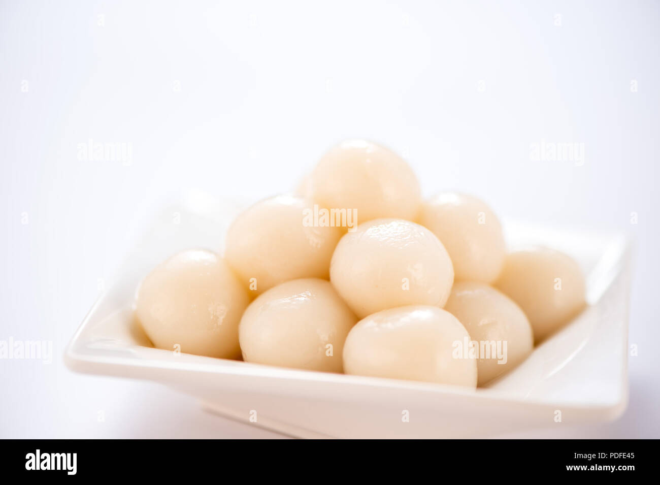 Japanische Dango Dessert mit 3 verschiedenen Farben in rosa (rot), Weiß und Grün, Rezept, hanami Dango, tsukimi Dango, kopieren. Stockfoto