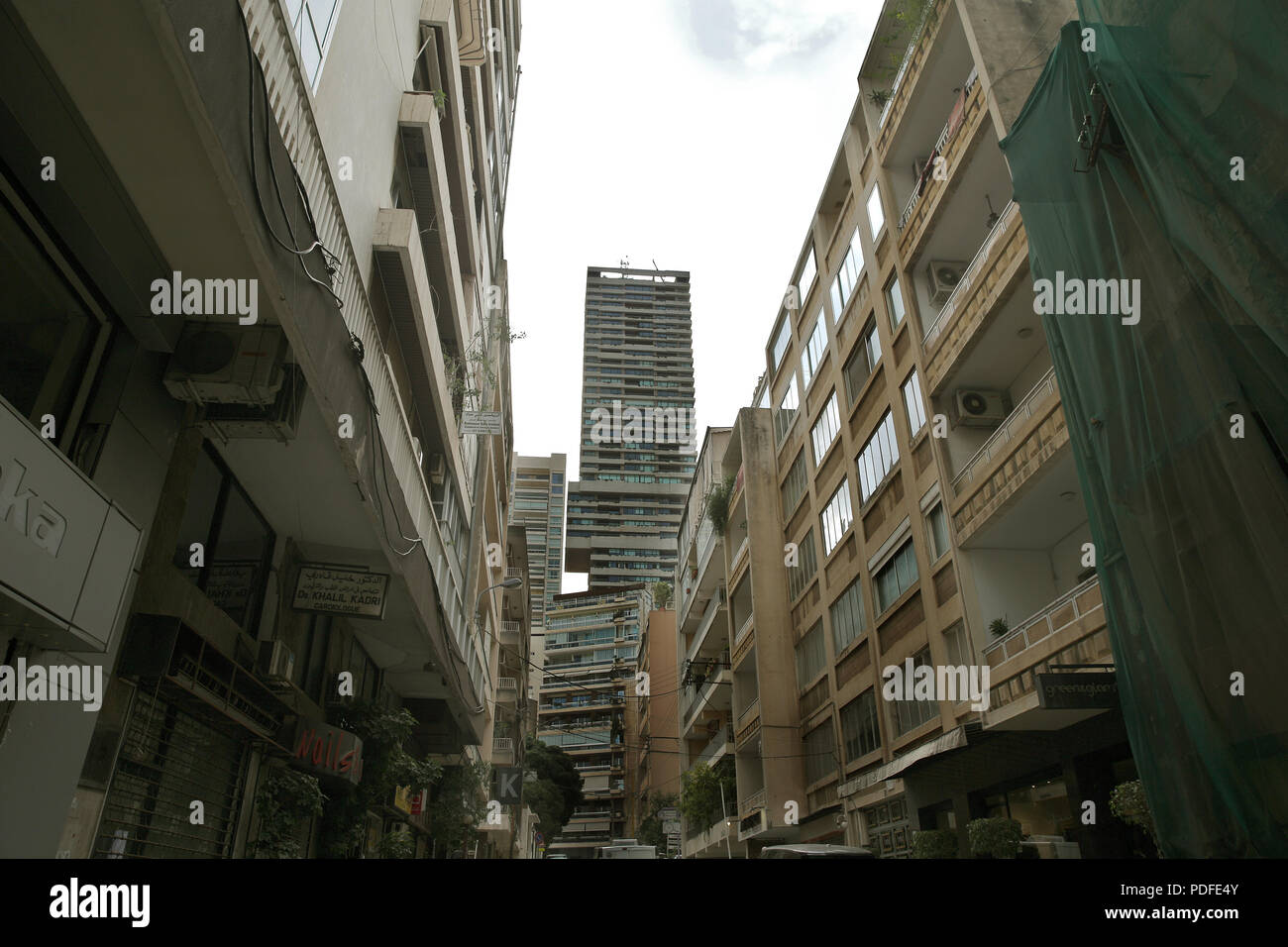 Beiruts verbleibenden architektonische Erbe ist in Gefahr. Abriss von alten Gebäuden ist eine tägliche Veranstaltung wo Hochhaus Wohnungen sind, die über die Stadt. Stockfoto