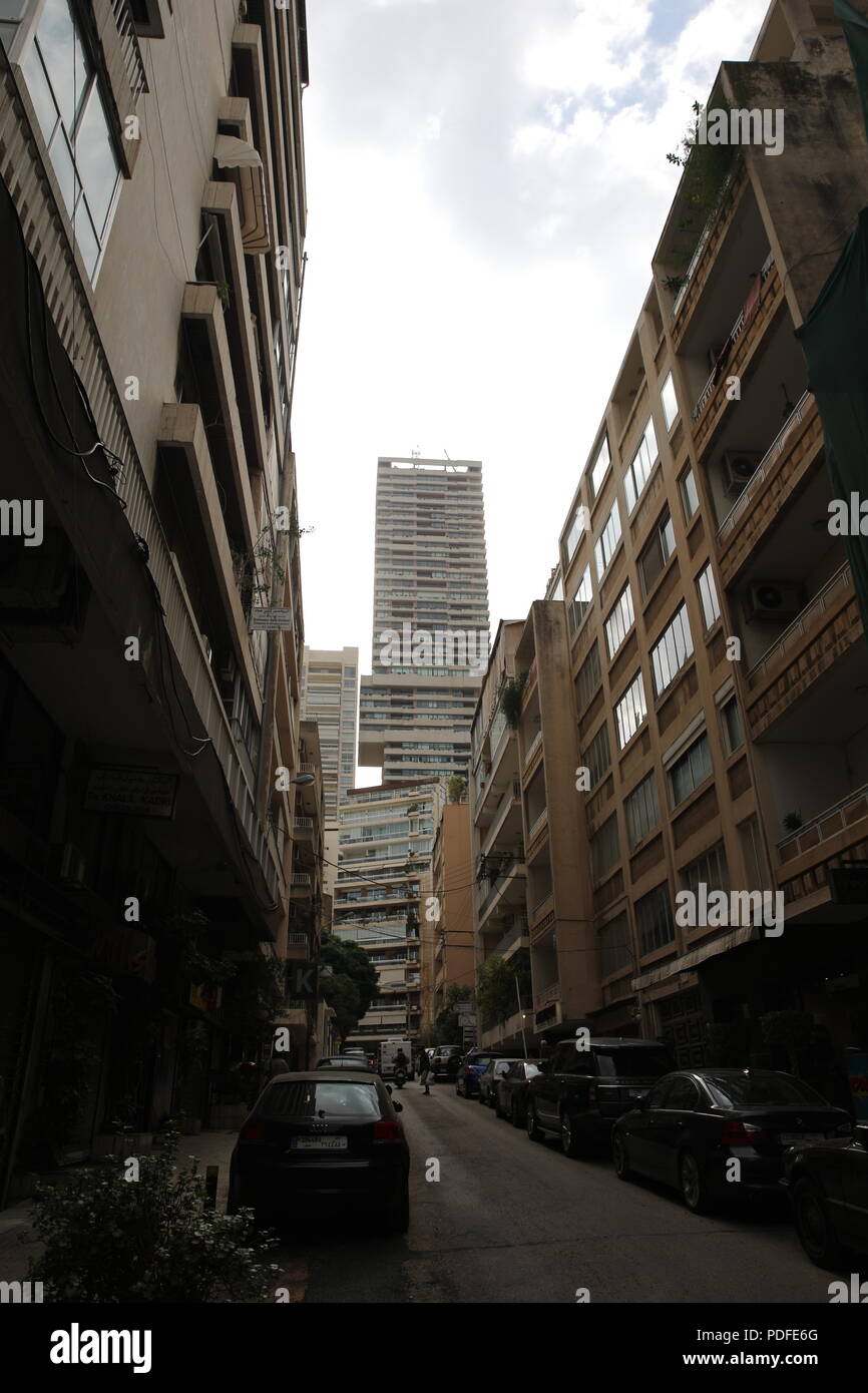 Beiruts verbleibenden architektonische Erbe ist in Gefahr. Abriss von alten Gebäuden ist eine tägliche Veranstaltung wo Hochhaus Wohnungen sind, die über die Stadt. Stockfoto