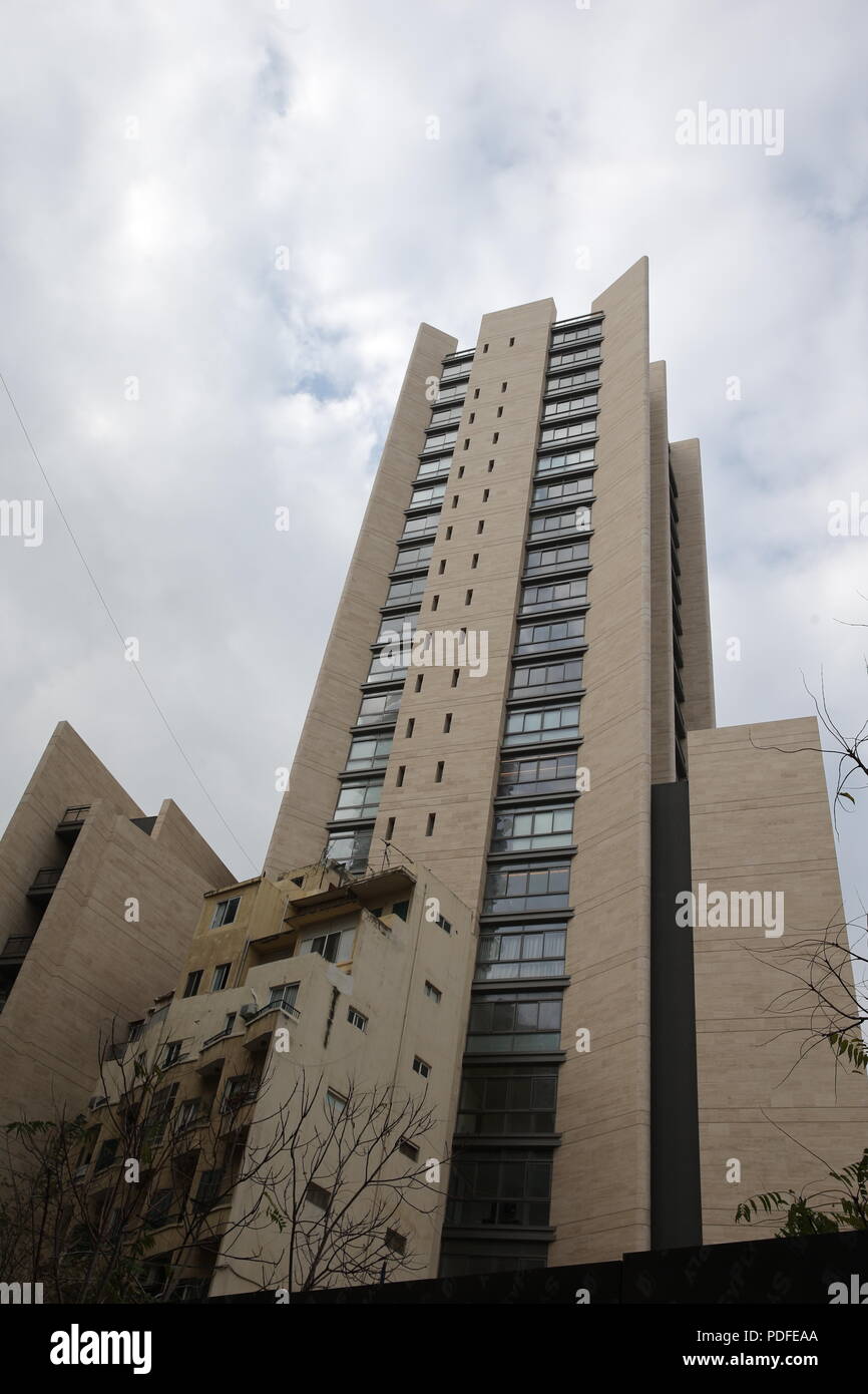 Beiruts verbleibenden architektonische Erbe ist in Gefahr. Abriss von alten Gebäuden ist eine tägliche Veranstaltung wo Hochhaus Wohnungen sind, die über die Stadt. Stockfoto