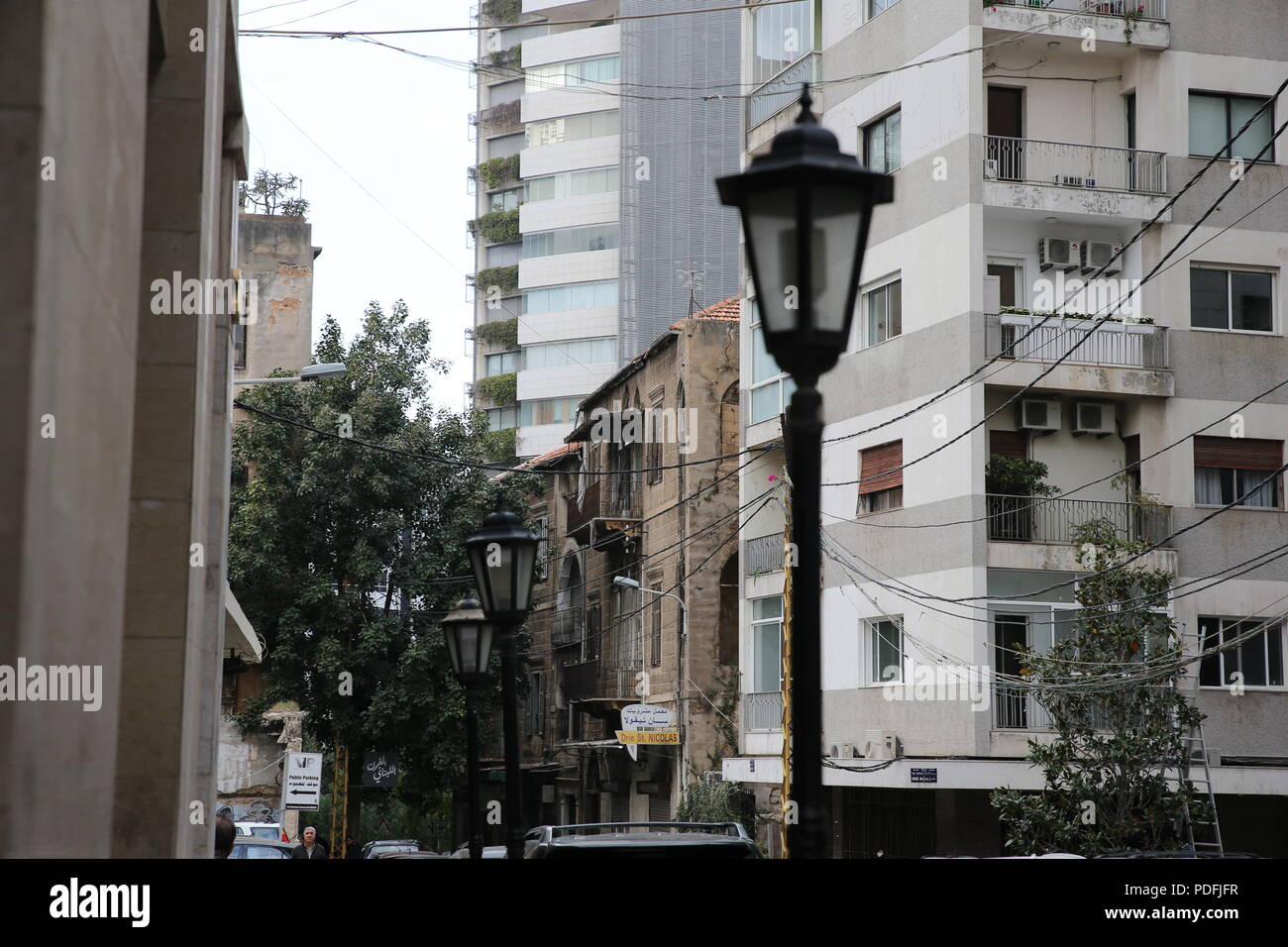 Beiruts verbleibenden architektonische Erbe ist in Gefahr. Abriss von alten Gebäuden ist eine tägliche Veranstaltung wo Hochhaus Wohnungen sind, die über die Stadt. Stockfoto