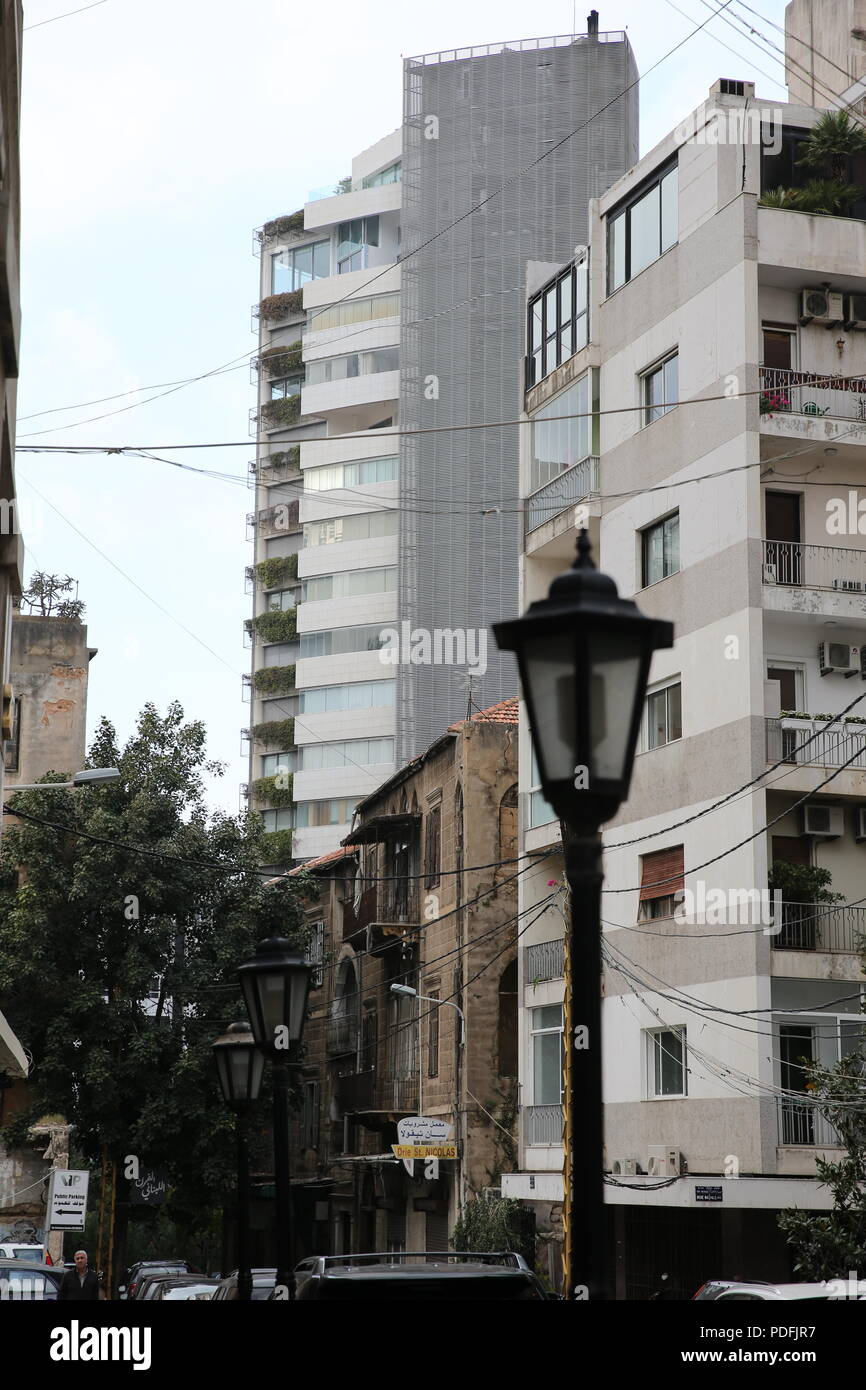 Beiruts verbleibenden architektonische Erbe ist in Gefahr. Abriss von alten Gebäuden ist eine tägliche Veranstaltung wo Hochhaus Wohnungen sind, die über die Stadt. Stockfoto