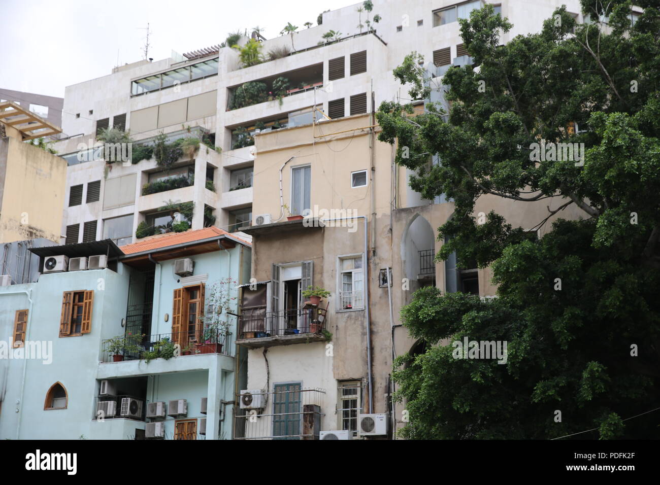 Beiruts verbleibenden architektonische Erbe ist in Gefahr. Abriss von alten Gebäuden ist eine tägliche Veranstaltung wo Hochhaus Wohnungen sind, die über die Stadt. Stockfoto