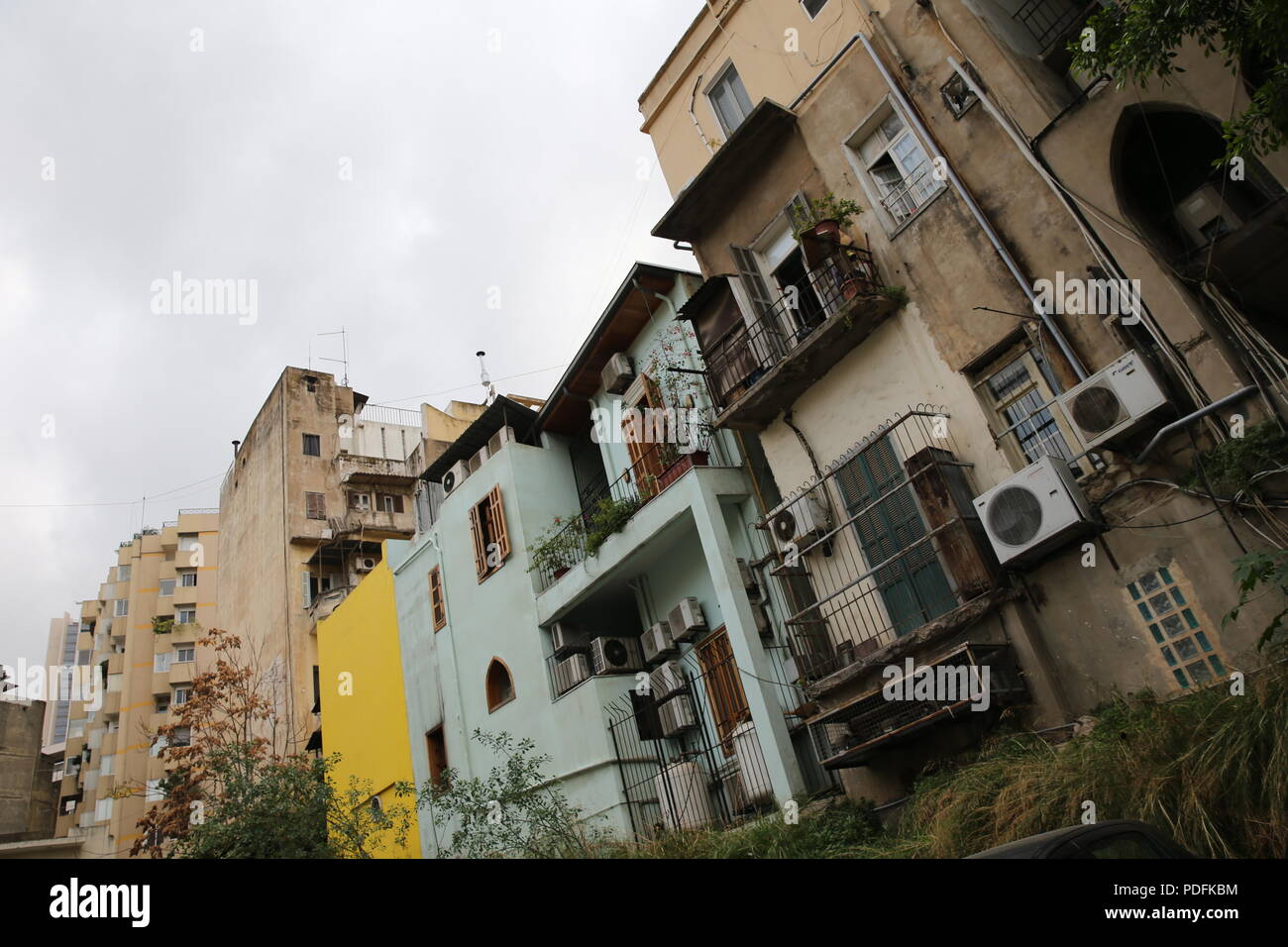 Beiruts verbleibenden architektonische Erbe ist in Gefahr. Abriss von alten Gebäuden ist eine tägliche Veranstaltung wo Hochhaus Wohnungen sind, die über die Stadt. Stockfoto