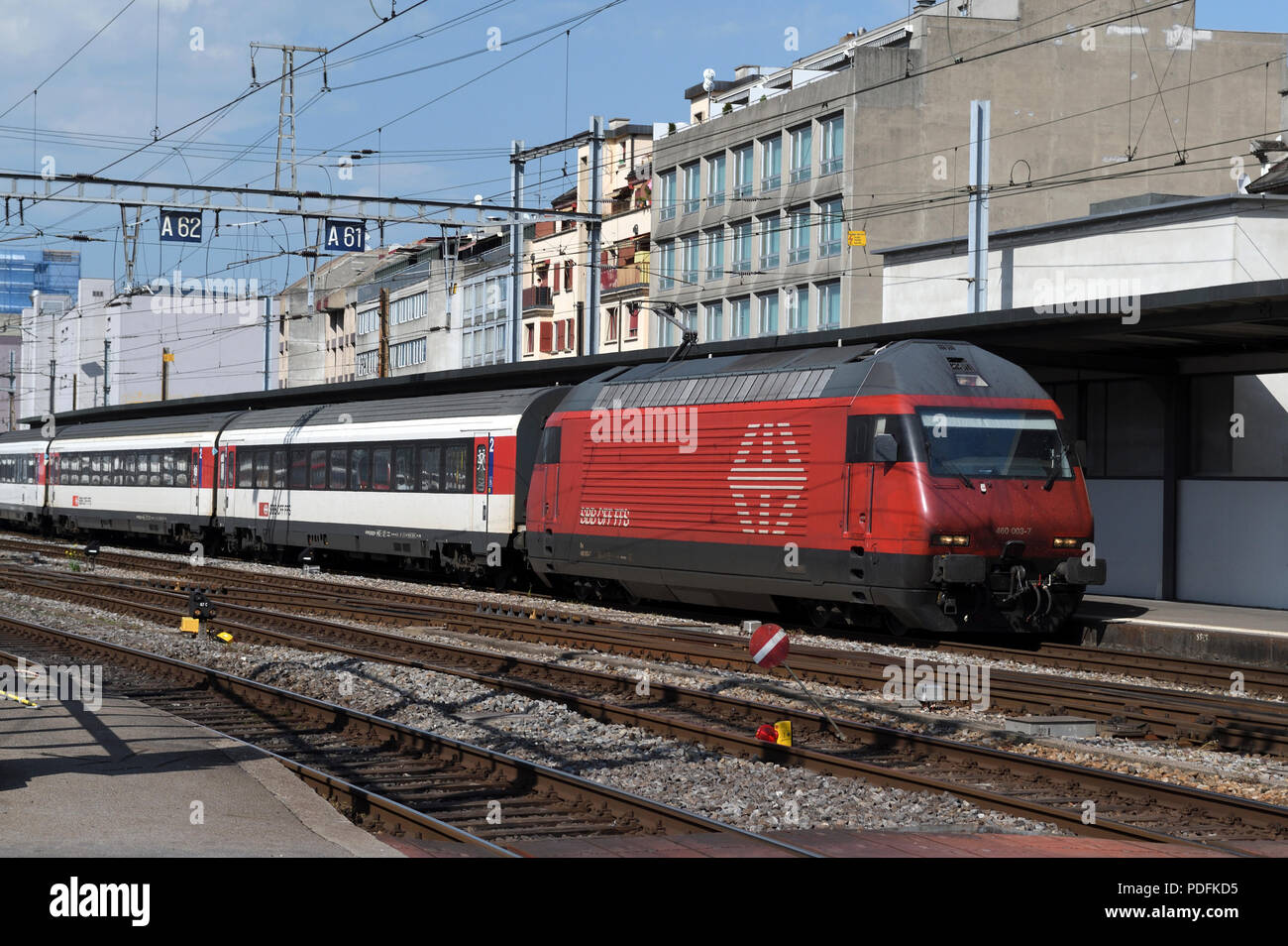 Sbb cff ffs; 460 003-7; Re 460; Bo-bo; 1991-96 slm/Krauss Maffei; 84 t; 8180 hp; 84 t; hohe Geschwindigkeit; für "Bahn 2000" Projekt gebaut; alle Pkw, ex-gemischten Verkehr; Mil Stockfoto