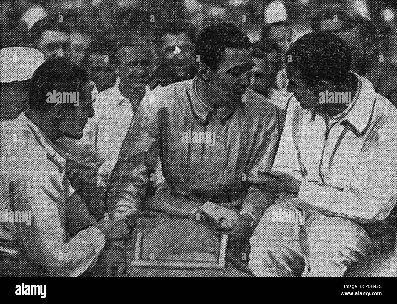 164 J-P. Le Portel (Milieu et Sieger Coupe) et R. Sommer (D., covainqueur) à l'Arrivée du GP de l'A.C.F. 1936 (G. - A Benoist) Stockfoto