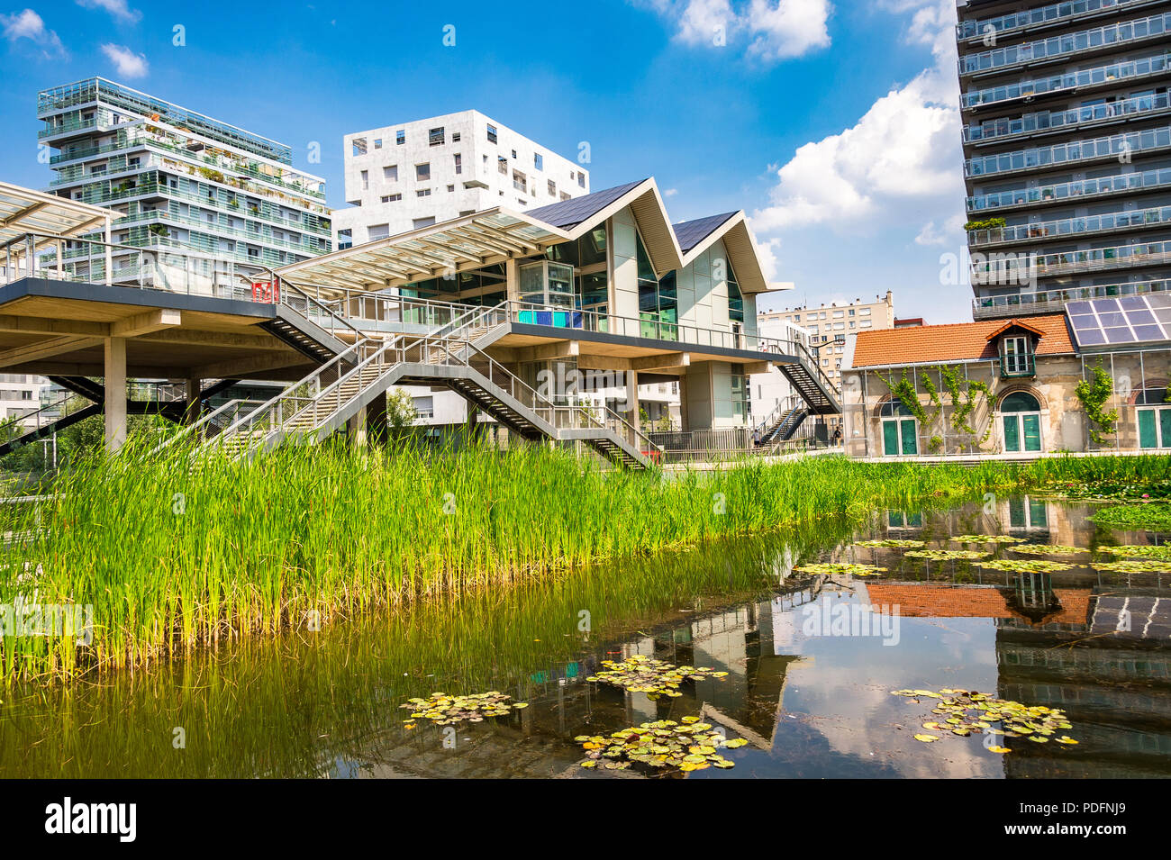 Parc Clichy Batignolles, auch bekannt als Martin Luther King Park ist eine der neuen städtischen Parks in Paris, Frankreich. Stockfoto