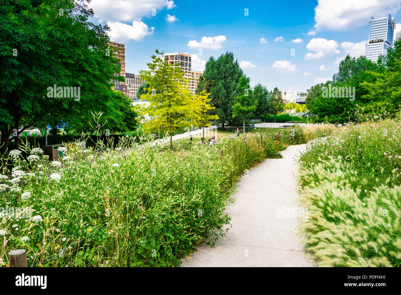 Parc Clichy Batignolles, auch bekannt als Martin Luther King Park ist eine der neuen städtischen Parks in Paris, Frankreich. Stockfoto