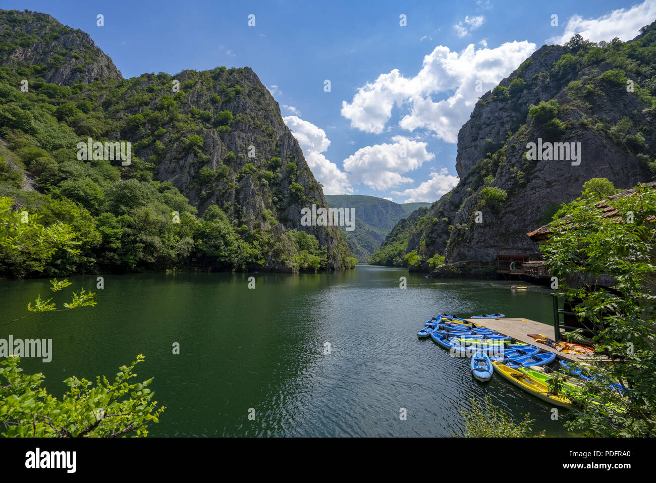 Mazedonien Canyon Matka Bootsfahrt im Tal Stockfoto