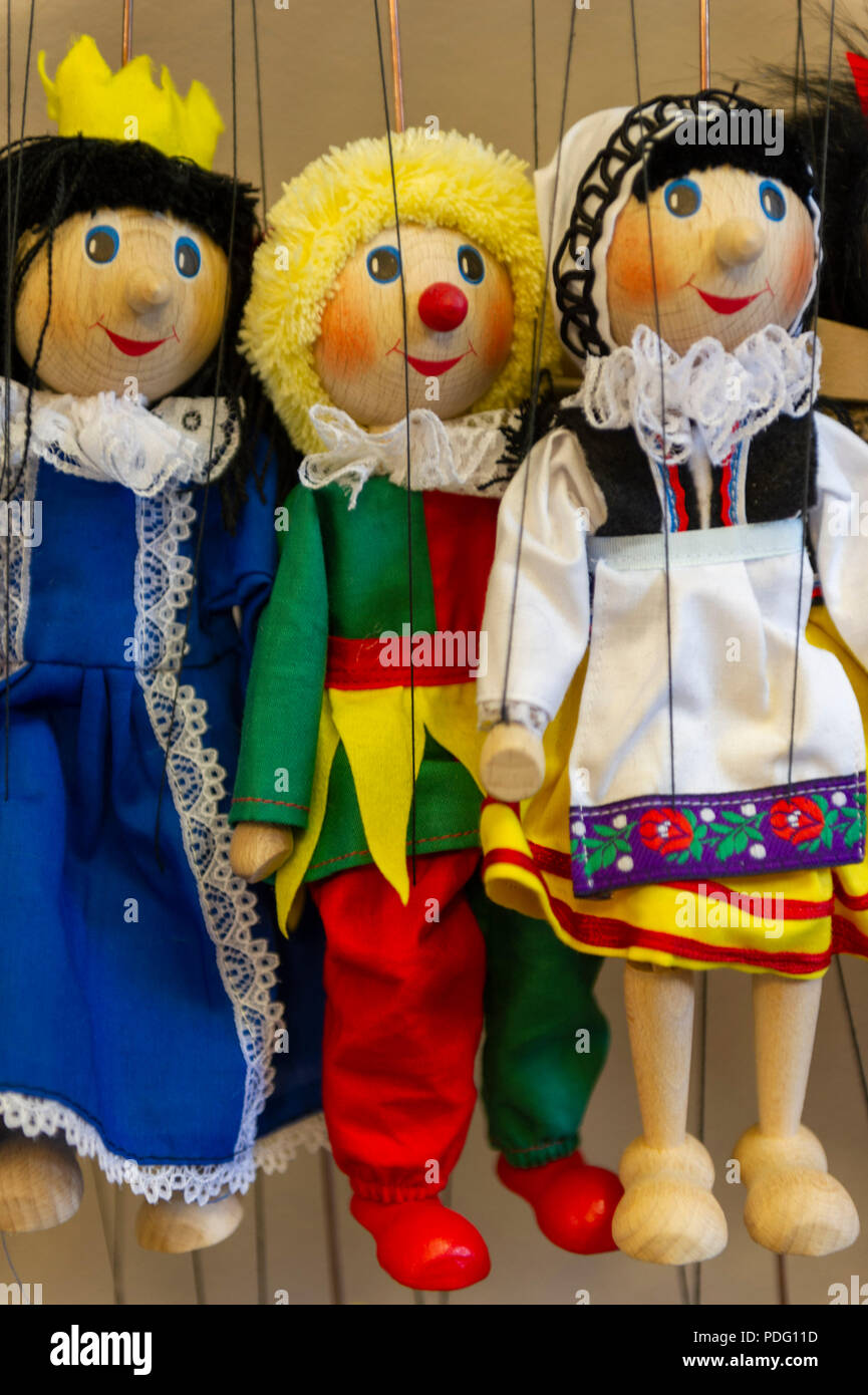 Marionetten in einem Schaufenster in Prag in der Tschechischen Republik Stockfoto