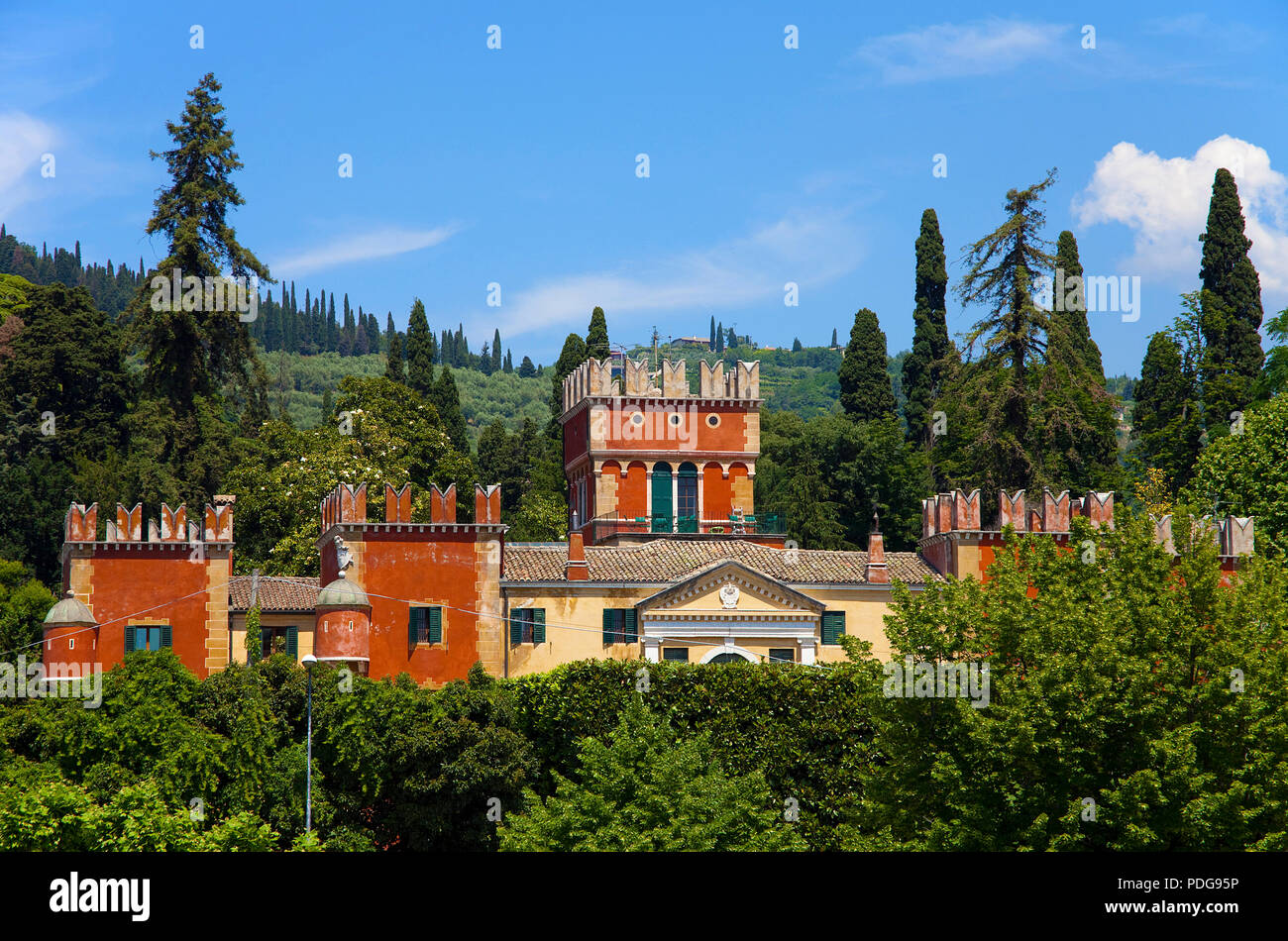 Villa Albertini, Palast des 16. Jahrhunderts, neo-klassischer Architektur, Garda, Provinz Verona, Gardasee, Italien Stockfoto