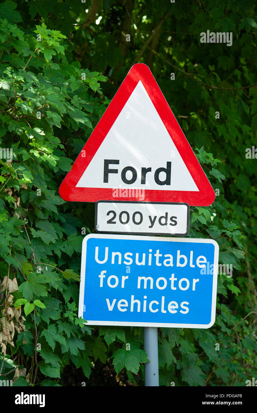 Schild Warnung eines Ford bei Kingston Deverill, Warminster, Wiltshire, UK > Stockfoto