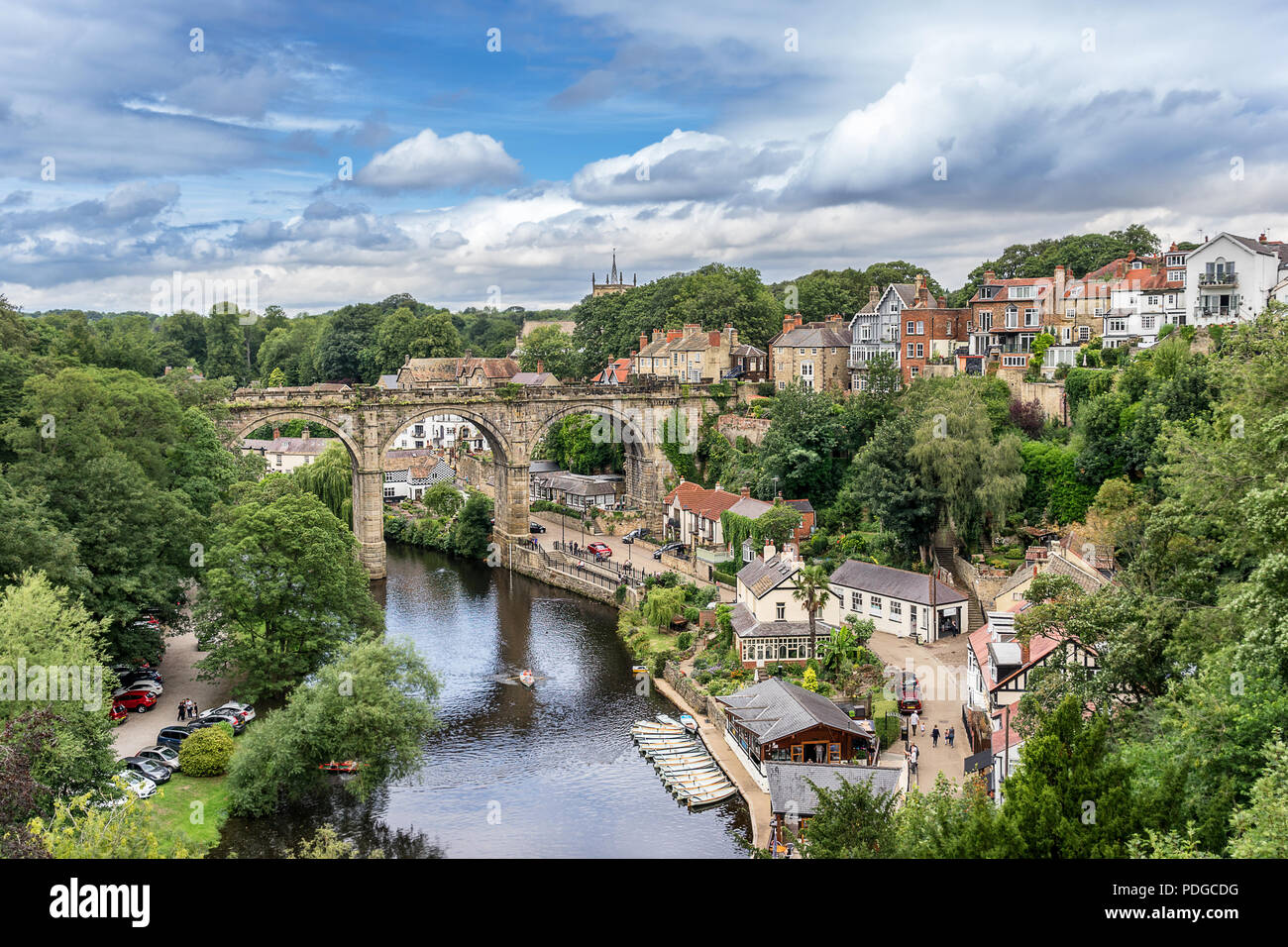 Auf der Suche des Flusses Nidd der Stadt Knaresborough in Yorkshire, England Stockfoto