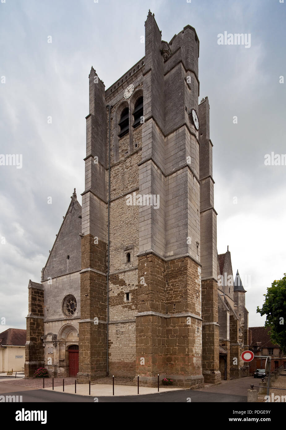 Seignealy Blackcamo 69770 Kirche Saint-Martial erbaut 10-17 Jh Ansicht von west-nordwest Stockfoto