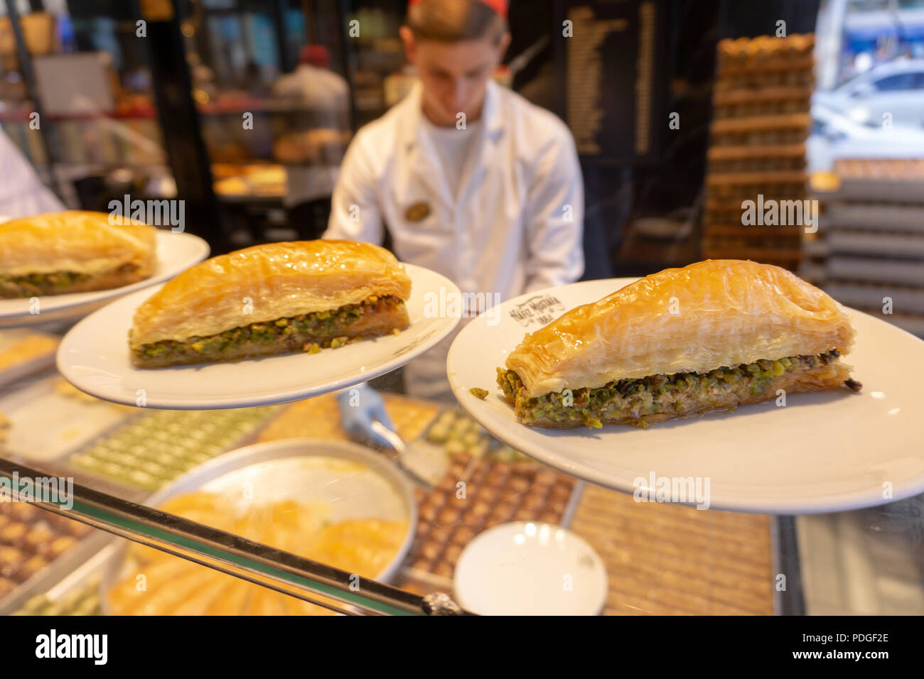 Baklava ist eine regionale Nachtisch gehört nicht nur auf die türkische Kultur, sondern auch fast alle Länder des Nahen und Mittleren Ostens Küchen. Stockfoto
