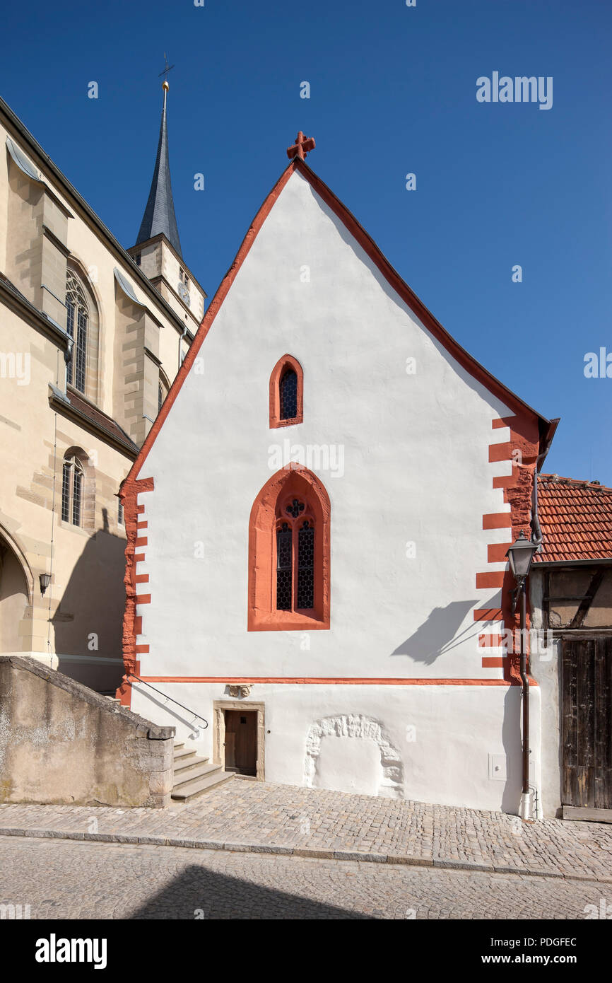 Iphofen, St. Vitus. Stadtpfarrkirche von 1349. Außenansicht der Michaelskapelle mit Beinhaus. Stockfoto