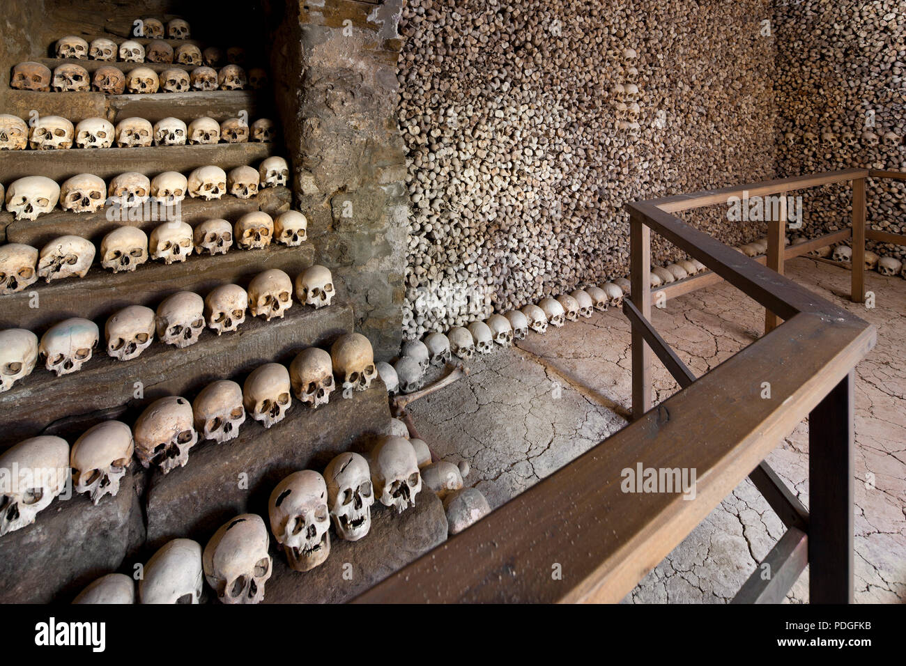 Iphofen, St. Vitus. Stadtpfarrkirche von 1349. Innenansicht der Michaelskapelle mit Beinhaus. Stockfoto