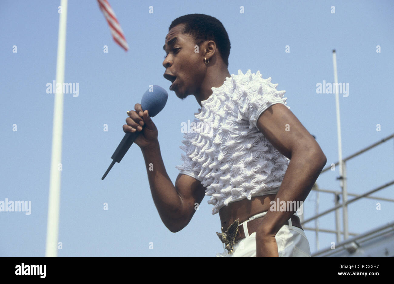 Uhr. BBC Radio 1 One Roadshow Plymouth Hoe Devon 15. August 1996 Lorna Saunders Marcus Thomas Stockfoto