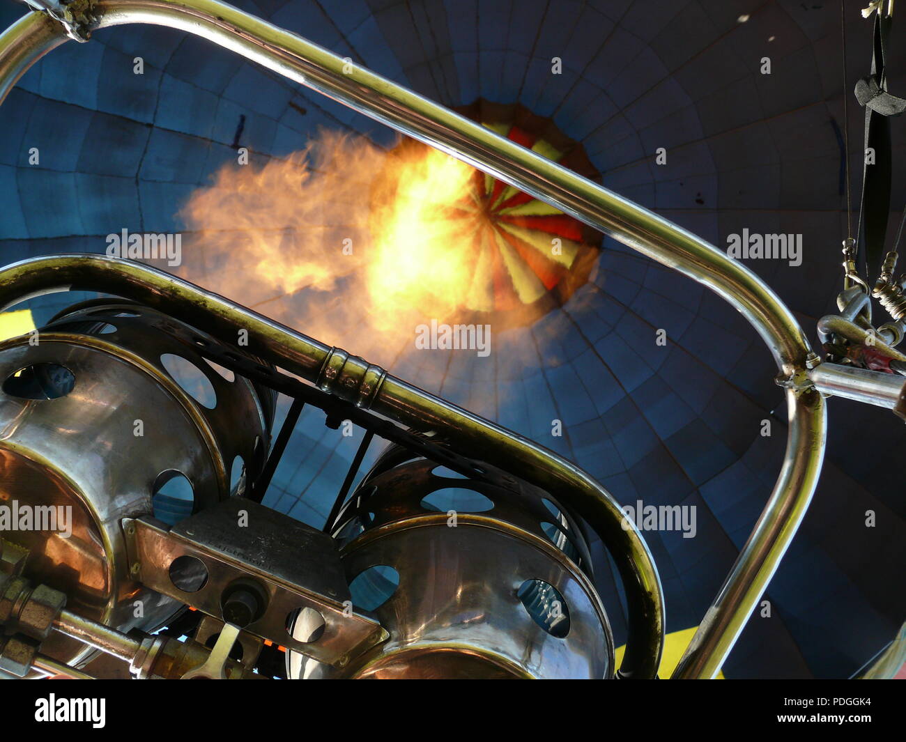 Flamme einer Brenner in einem Heißluftballon Stockfoto