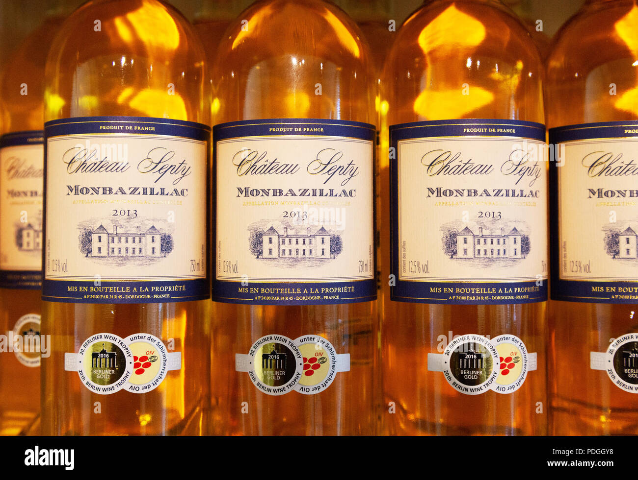 Flaschen Monbazillac, eine Wüste Wein, Chateau Monbazillac, Bergerac, Dordogne, Frankreich Europa Stockfoto