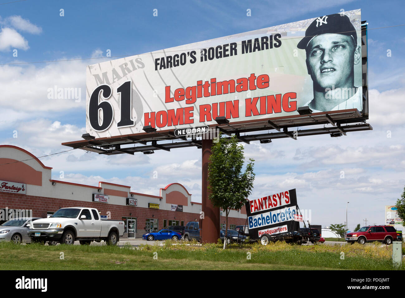 Plakatwand in Fargo, North Dakota ehrt Fargo's Native Son und New York Yankees slugger als legitime home run King mit 61 Home Runs in 1. Stockfoto
