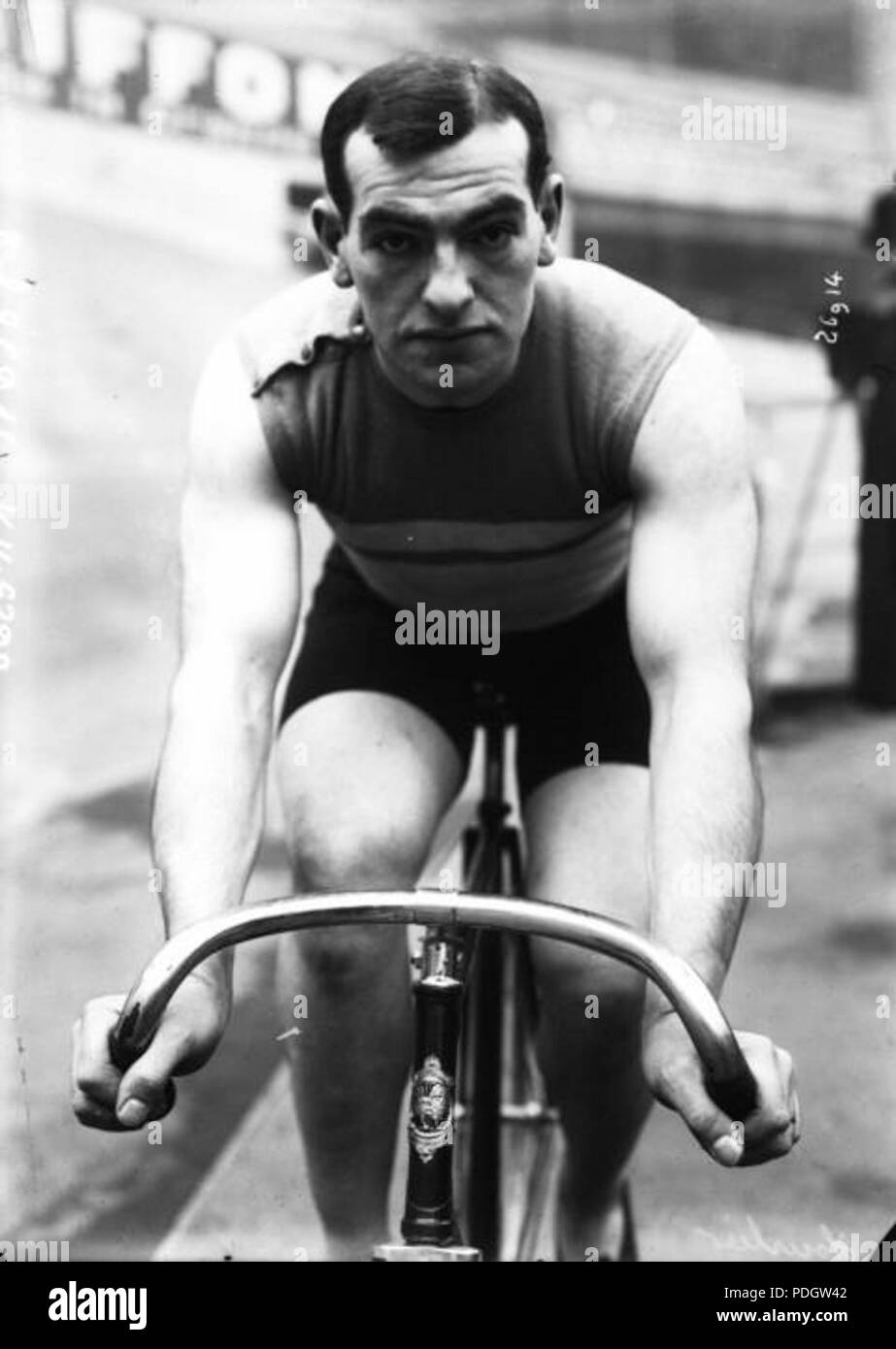 215 Léon Hourlier sur Son vélo Stockfoto