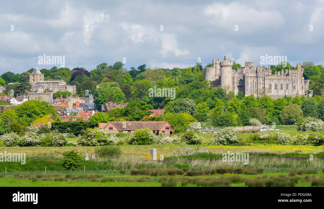 Blick auf die Stadt von Arundel, Arundel Castle in West Sussex, England, UK. Arundel GROSSBRITANNIEN. Stockfoto