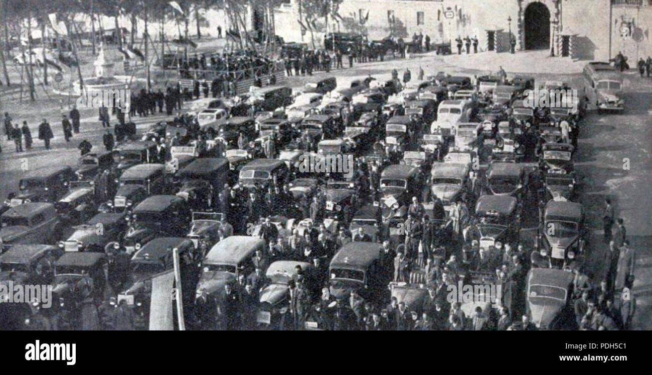 276 Rallye Monte Carlo 1935, Les Konkurrenten sur la Place du Palais Stockfoto