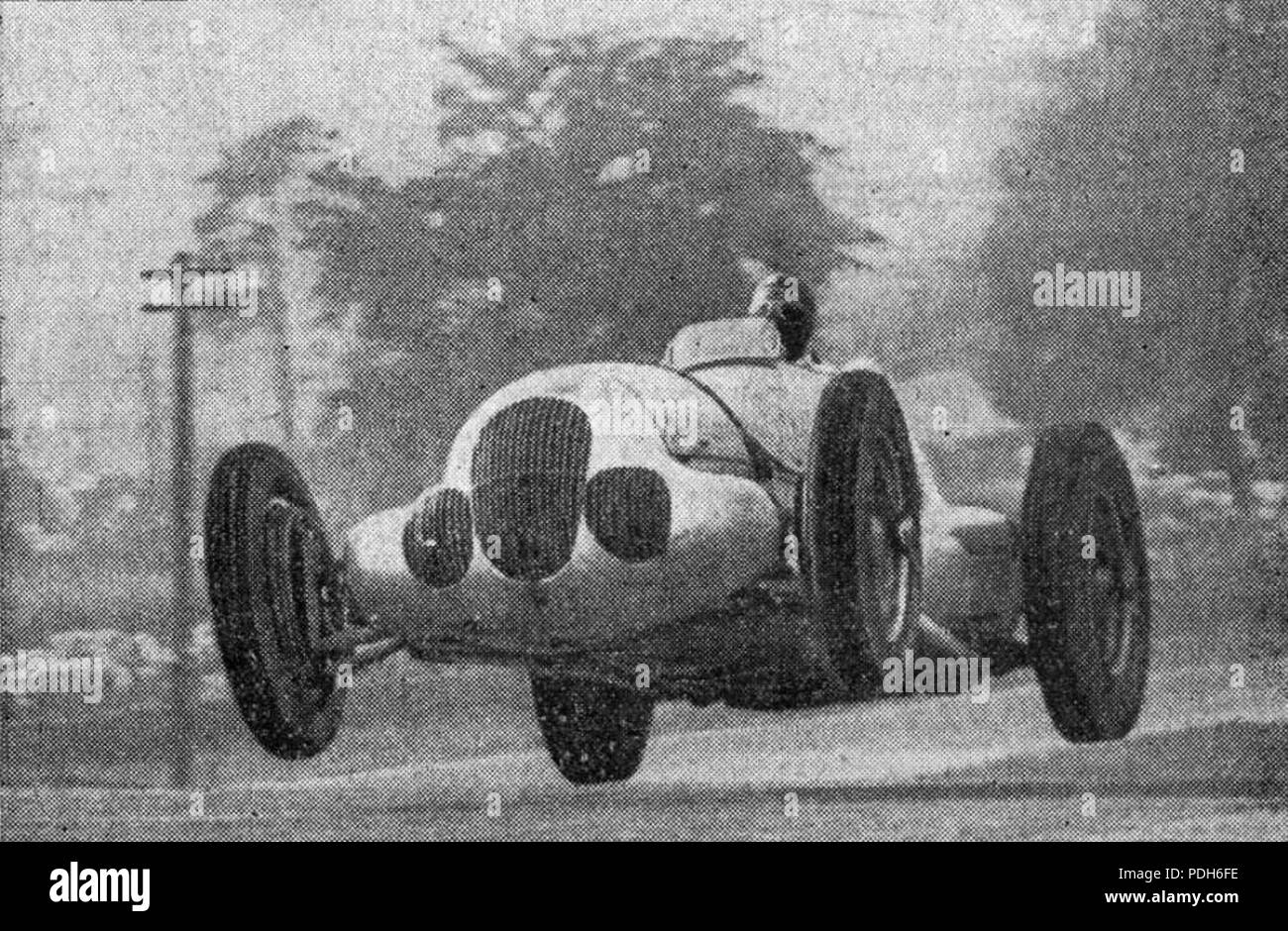 292 Saut de Manfred von Brauchitsch au GP de Donington en 1937 Stockfoto