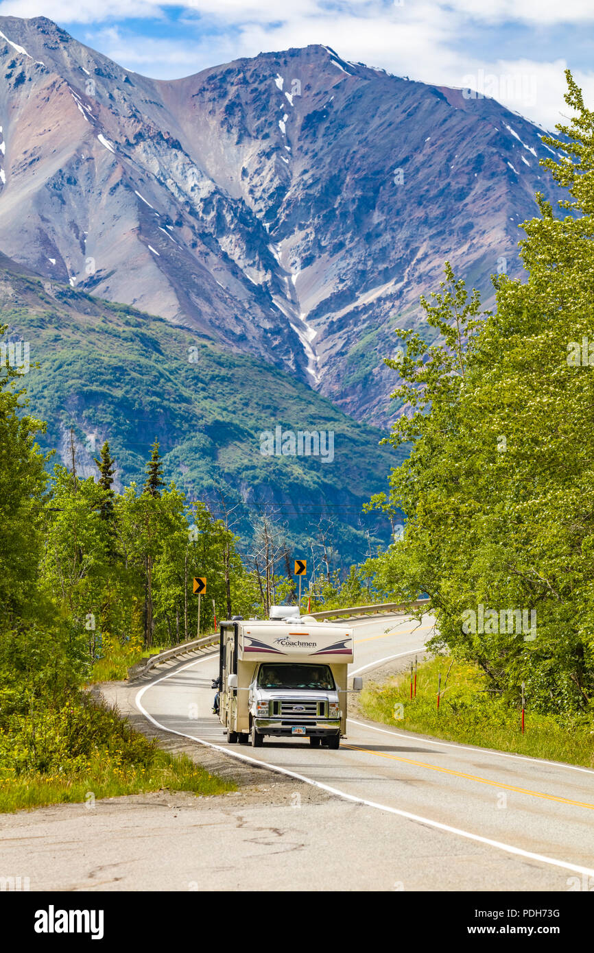 RVs am Glenn Highway zwischen Anchorage und Glennallen in Alaska Stockfoto