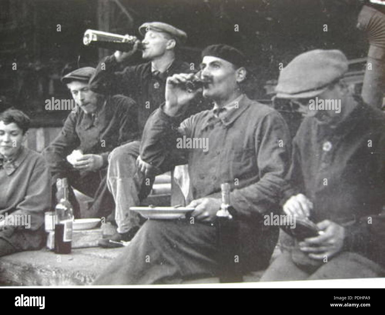 95 - Casse croute sur un Chantier à Paris dans les Années 1930 Stockfoto